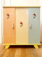 Vintage jaren 60 houten kledingkast voor poppenkleertjes, Ophalen, Gebruikt