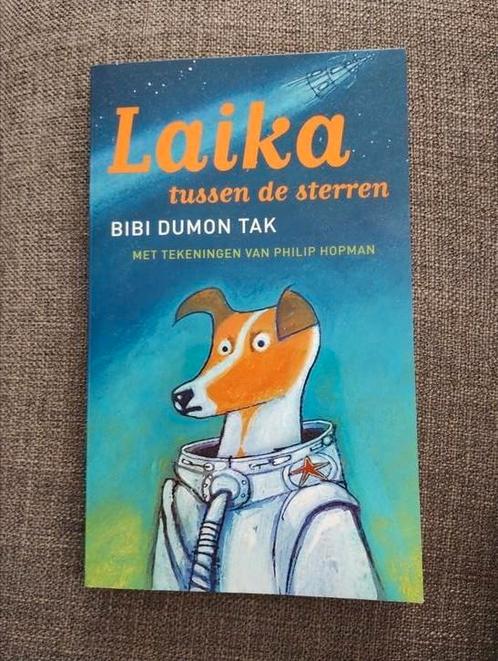 Laika tussen de sterren - boek over hoe dieren mensen helpen, Boeken, Kinderboeken | Jeugd | onder 10 jaar, Zo goed als nieuw