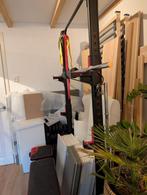Squat rack met gewichten, bank, barbels en halters, Sport en Fitness, Ophalen, Benen, Gebruikt, Krachtstation