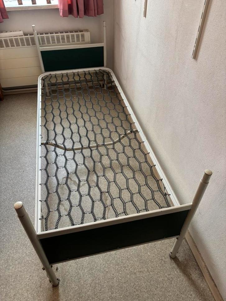 Metalen legerbed 80 x 200 cm, Huis en Inrichting, Slaapkamer | Bedden, Zo goed als nieuw, Eenpersoons, 80 cm, 200 cm, Metaal, Wit