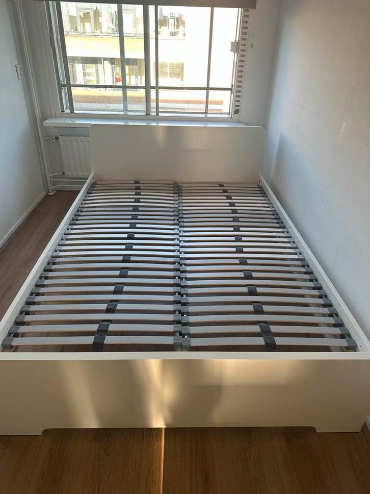 IKEA bedframe met lattenbodem - Wit, Huis en Inrichting, Slaapkamer | Bedden, Zo goed als nieuw, Tweepersoons, 140 cm, 200 cm
