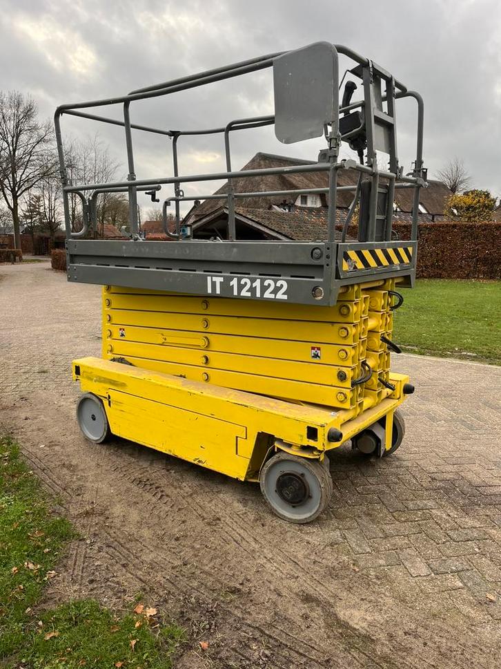 Goedwerkende iteco 12122 hoogwerker, Zakelijke goederen, Machines en Bouw | Liften, Steigers en Ladders, Ophalen of Verzenden