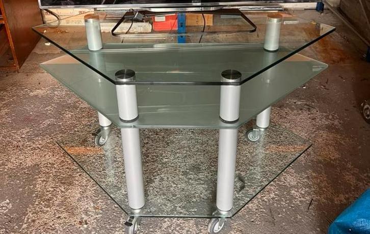 Glazen Hoek TV Meubel op Wieltjes, Huis en Inrichting, Kasten | Televisiemeubels, Gebruikt, Minder dan 100 cm, 100 tot 150 cm