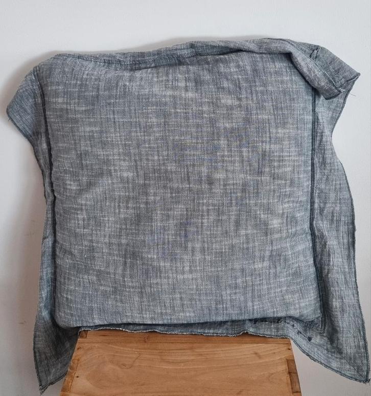 Stoer kussen, VT Wonen, 50x50cm denim kleur, Huis en Inrichting, Woonaccessoires | Kussens, Blauw, Vierkant, Ophalen of Verzenden