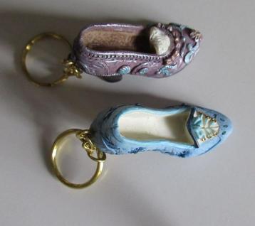 2 Sleutelhangers schoenen beschikbaar voor biedingen