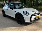 Mini Cooper SE Electric Cooper S Wit 2000 euro subsidie!, Auto's, 0 cilinders, 4 stoelen, Leder en Stof, 195 min