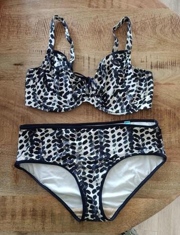 Prima donna bikini 80 F broekje 42 ZGAN zwart wit 80F beschikbaar voor biedingen