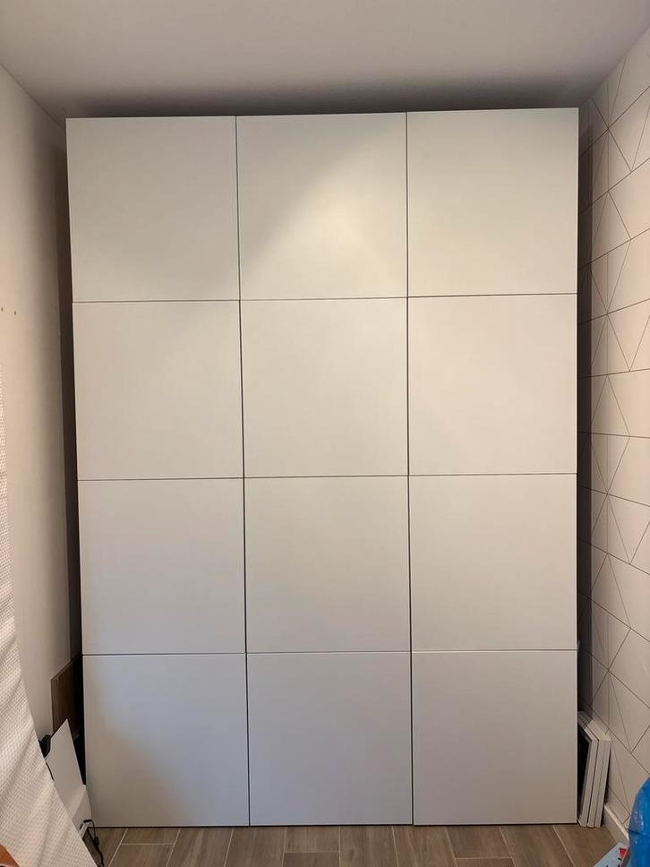 BESTA - Walnut with white doors, Huis en Inrichting, Kasten | Boekenkasten, Zo goed als nieuw, 150 tot 200 cm, 200 cm of meer