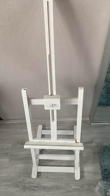Schildersezel tafelmodel beschikbaar voor biedingen