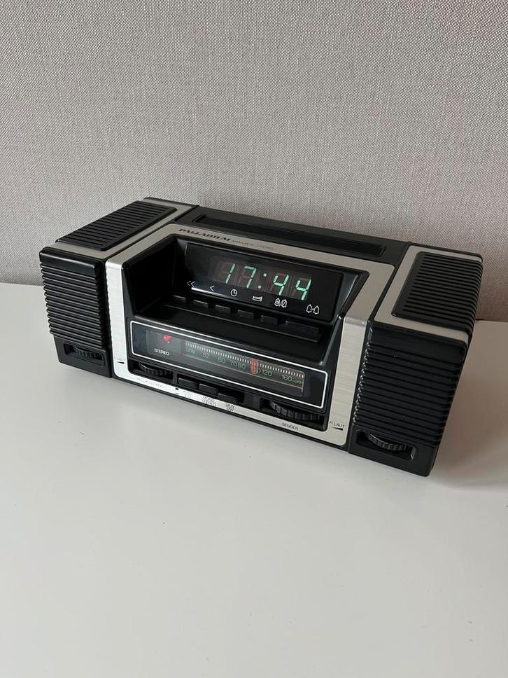 Te koop: vintage stereo wekkerradio Palladium, Audio, Tv en Foto, Radio's, Gebruikt, Overige typen, Ophalen of Verzenden
