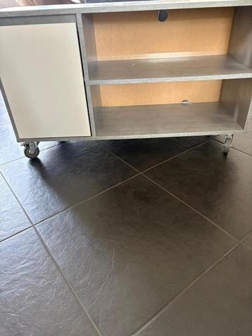 Mobiel TV meubel beschikbaar voor biedingen
