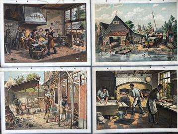 Vier antieke kartonnen schoolplaten beroepen beschikbaar voor biedingen