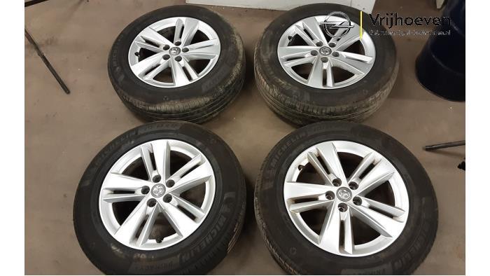 Velgen set + banden van een Opel Grandland X (Grandland X 17, Auto-onderdelen, Banden en Velgen, Personenwagen, Gebruikt, 3 maanden garantie