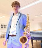 Saxofonist, Contacten en Berichten