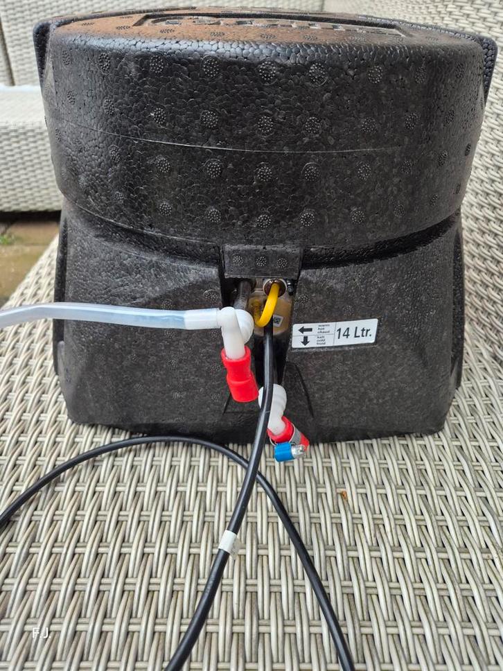 Electrische boiler met douchekraan, Caravans en Kamperen, Camper-accessoires, Zo goed als nieuw, Ophalen