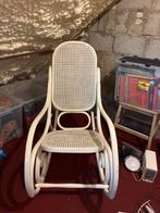 Thonet Stijl Witte Schommelstoel met Riet, Huis en Inrichting, Stoelen, Ophalen, Gebruikt, Klassiek Vintage, Wit