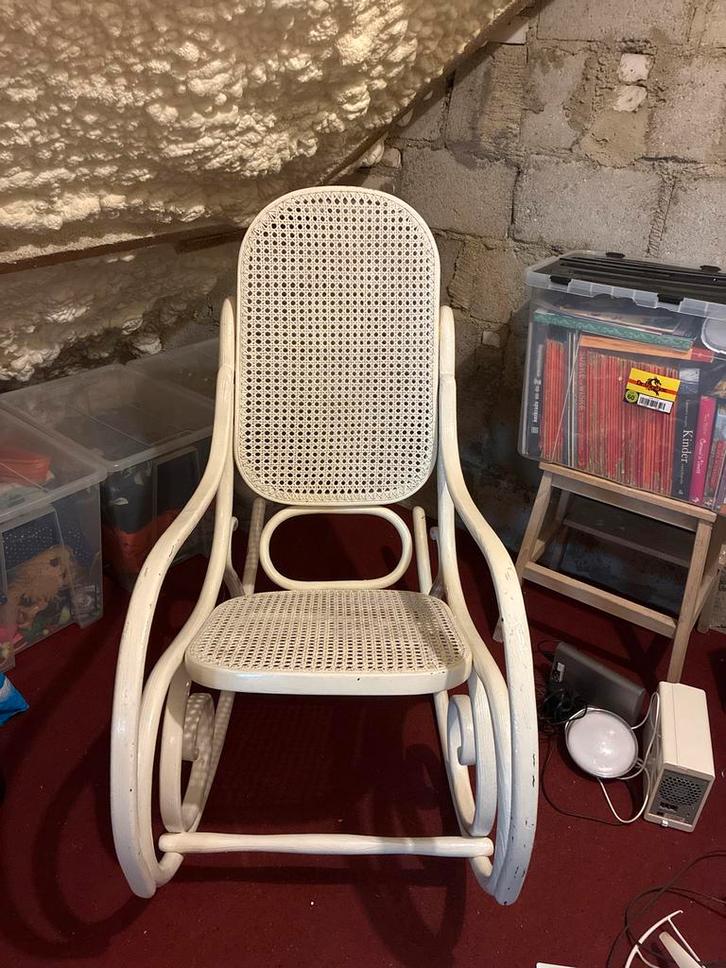Thonet Stijl Witte Schommelstoel met Riet, Huis en Inrichting, Stoelen, Gebruikt, Eén, Hout, Wit, Ophalen