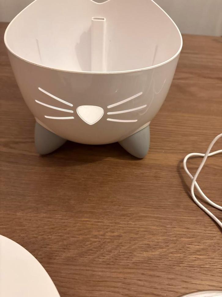 Pixi Catit drinkfontein voor katten, Dieren en Toebehoren, Kattenvoerbakken en Drinkbakken, Zo goed als nieuw, Automatisch, Ergonomisch