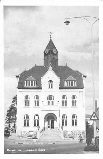 (301-088-021) Brunssum Gemeentehuis beschikbaar voor biedingen