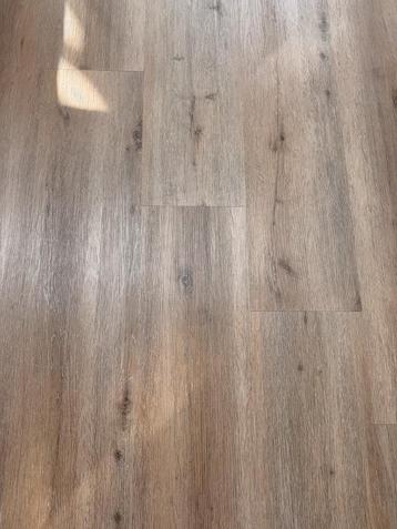 40m2 Klik PVC vloer licht gerookt eiken beschikbaar voor biedingen