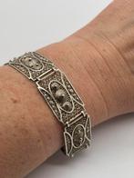 C468 Prachtige zilveren streekdracht armband, Ophalen of Verzenden, Zilver, Armband