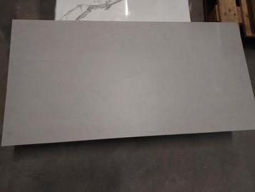 Hele mooie grijze restpartij 23m2 45x90 van RAK opruimer beschikbaar voor biedingen