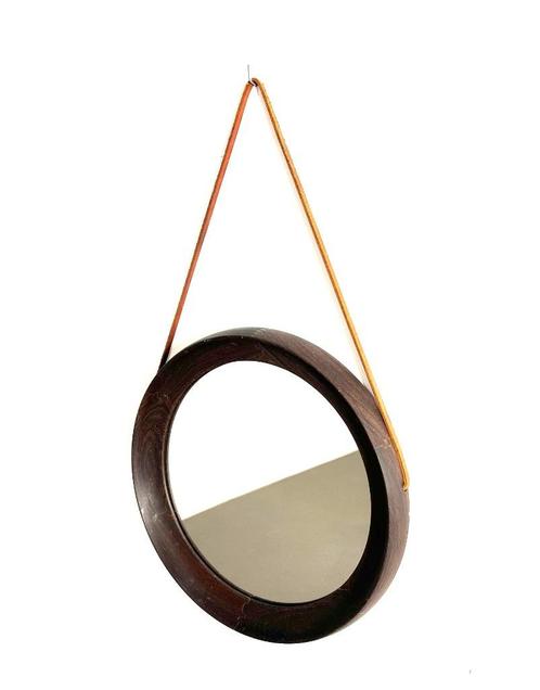 Vintage ronde wengé houten spiegel met leren koord jaren 60, Huis en Inrichting, Woonaccessoires | Spiegels, Gebruikt, Minder dan 50 cm