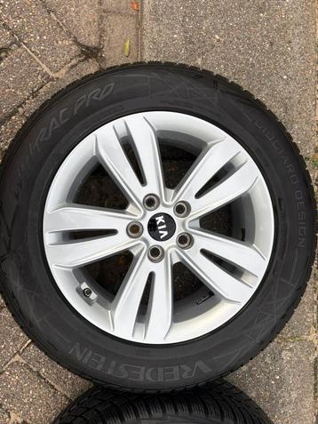 4 Originele KIA Sportage 17 inch lm velgen met winterbanden beschikbaar voor biedingen