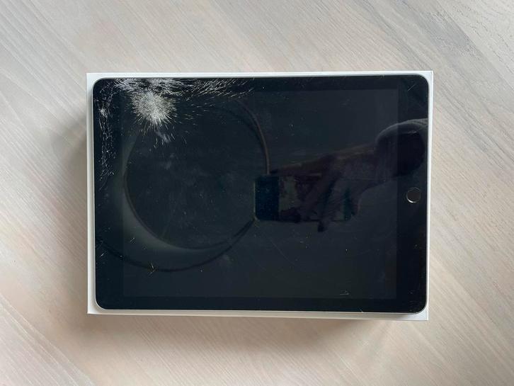 iPad 6 (Wi-Fi) 32GB - Defect, Computers en Software, Apple iPads, Niet werkend, Apple iPad, Wi-Fi, 9 inch, 32 GB, Zilver, Ophalen of Verzenden