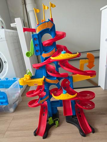 Racebaan toren beschikbaar voor biedingen