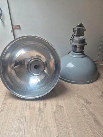 Grote hanglampen. Doorsnee 52 cm beschikbaar voor biedingen