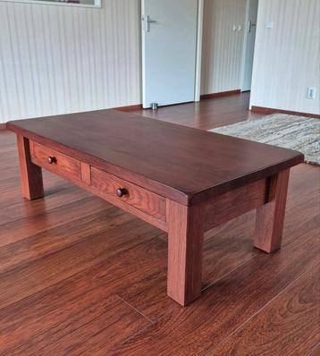 Eikenhouten salontafel beschikbaar voor biedingen