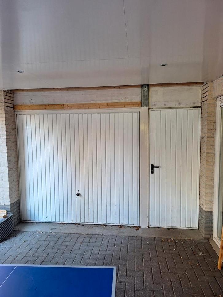 Witte Hörmann Garagedeur met Loopdeur, Doe-het-zelf en Verbouw, Deuren en Horren, Gebruikt, Garagedeur, 200 tot 215 cm, 120 cm of meer