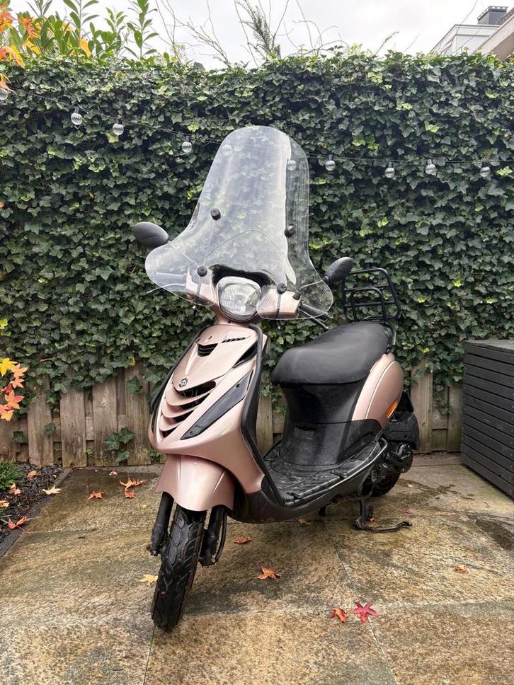 Piaggio Zip 4takt, Fietsen en Brommers, Scooters | Piaggio, Gebruikt, Overige modellen, Maximaal 45 km/u, Benzine, Ophalen