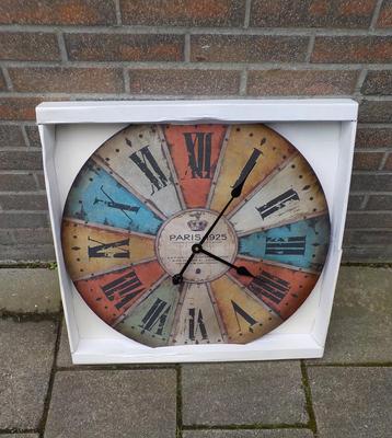 Mooie grote wandklok  beschikbaar voor biedingen