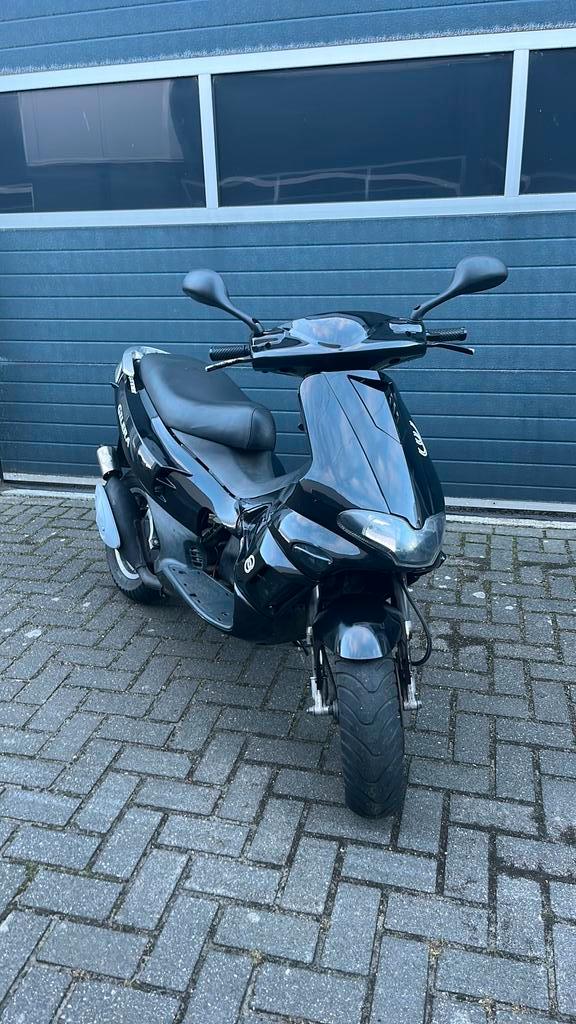 Gilera runner 70cc 2t brom, Fietsen en Brommers, Scooters | Peugeot, Zo goed als nieuw, Overige modellen, Tweetakt, Ophalen of Verzenden