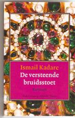 Ismail Kadare - De versteende bruidsstoet, Gelezen, Ophalen of Verzenden, Ismail Kadare