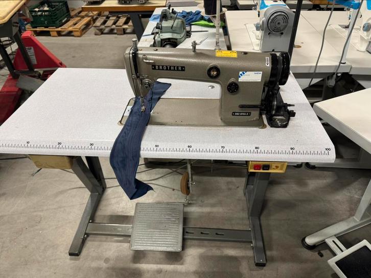 Industriele naaimachine brother rechtstikker nette machine, Hobby en Vrije tijd, Naaimachines en Toebehoren, Gebruikt, Naaimachine