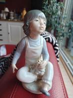 NAO Beeldje Meisje met Bloemen - Topconditie!, Ophalen of Verzenden