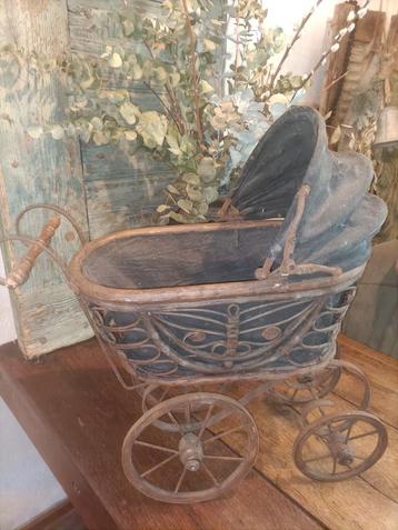 Antieke brocante oude kinderwagen poppenwagen beschikbaar voor biedingen