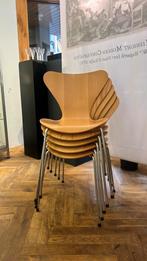 Vijf Arne Jacobsen vlinderstoelen, Ophalen