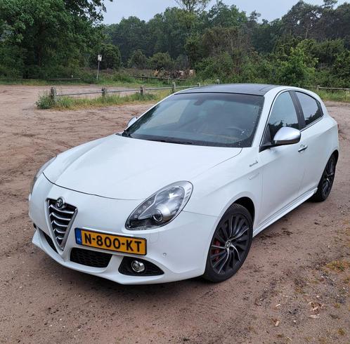 Zeer goed onderhouden!! Alfa Romeo Alfa-romeo 2015 Wit, Auto's, Alfa Romeo, Particulier, Benzine, Hatchback, Geïmporteerd, Wit