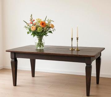 Vintage houten eettafel beschikbaar voor biedingen