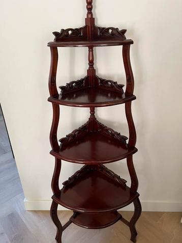 Te Koop Nette Brocante Hoekkastje 169cm. beschikbaar voor biedingen