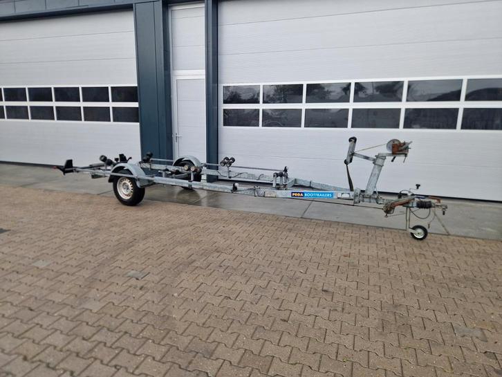 Pega 1800kg kenteken, Watersport en Boten, Boottrailers, Zo goed als nieuw, Sloepentrailer, 1500 tot 3000 kg, 6 tot 9 meter, Verstelbare verlichting