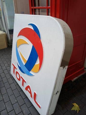 Total lichtreclame dubbelzijdig  beschikbaar voor biedingen