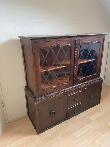 Vintage / antiek buffetkastje met geetst glas t.e.a.b. beschikbaar voor biedingen