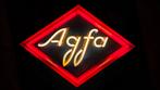 Vintage Agfa Neon Reclamebord, Verzamelen, Merken en Reclamevoorwerpen, Ophalen of Verzenden, Gebruikt, Lichtbak of (neon) lamp
