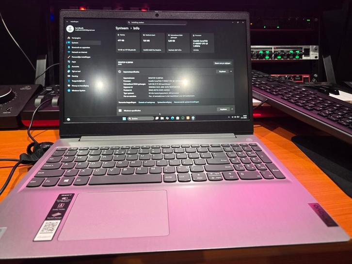 Lenovo Ideapad  I7, Computers en Software, Windows Laptops, Zo goed als nieuw, 15 inch, SSD, Minder dan 2 Ghz, 8 GB, Qwerty, Ophalen