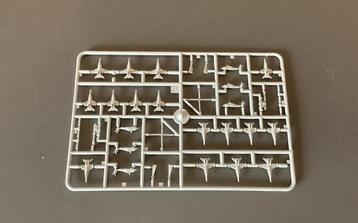 Italeri vliegtuigen 1/720 voor vliegdekschepen beschikbaar voor biedingen